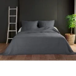 Linder Couvre Lit Et Taie Matelassés Polyester Gris Foncé 240 X 180 -Maisons Du Monde Boutique couvre lit et taie matelasses polyester gris fonce 240 x 180 2
