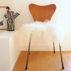 Maison Thuret Galette De Chaise En Peau De Mouton Islandais Blanc 37 X 37 Cm -Maisons Du Monde Boutique galette de chaise en peau de mouton islandais blanc 37 x 37 cm 2