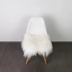 Maison Thuret Galette De Chaise En Peau De Mouton Islandais Blanc 37 X 37 Cm -Maisons Du Monde Boutique galette de chaise en peau de mouton islandais blanc 37 x 37 cm 4
