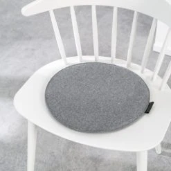 Magma Galettes De Chaise Gris Chiné Imitation Feutre - Lot De 4 - Ø 35cm -Maisons Du Monde Boutique galettes de chaise gris chine imitation feutre lot de 4 oe 35cm 1