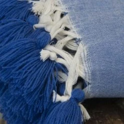 Febronie Plaid 130x170 Bleu Grec 12 Febronie Plaid 130x170 Bleu Grec -Maisons Du Monde Boutique plaid 130x170 bleu grec 4