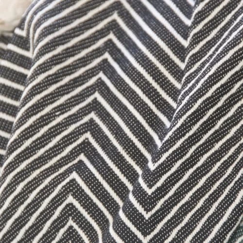 Febronie Plaid 130x170 Noir 7 Febronie Plaid 130x170 Noir – Image 5