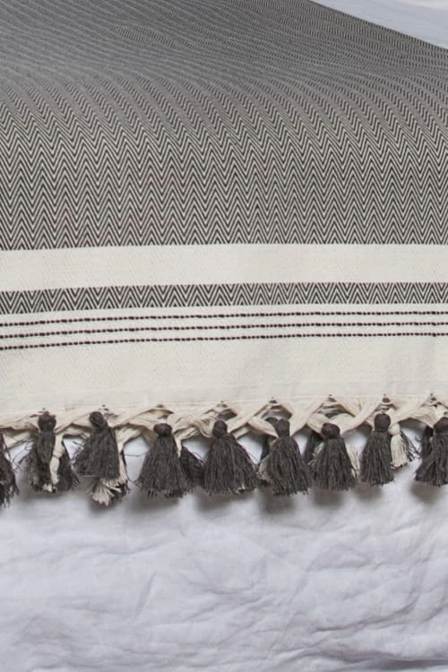 Febronie Plaid 130x170 Taupe 7 Febronie Plaid 130x170 Taupe – Image 5