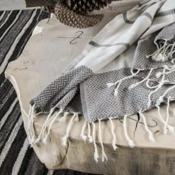 Febronie Plaid 130x170 Taupe -Maisons Du Monde Boutique plaid 130x170 taupe 5