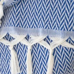 Febronie Plaid 160x250 Bleu Grec -Maisons Du Monde Boutique plaid 160x250 bleu grec 4