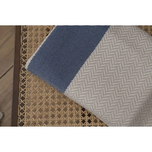 Febronie Plaid 160x250 Bleu Marine 8 Febronie Plaid 160x250 Bleu Marine – Image 6