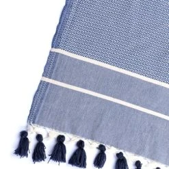 Febronie Plaid 160x250 Bleu Marine -Maisons Du Monde Boutique plaid 160x250 bleu marine 2