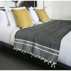 Febronie Plaid 160x250 Noir -Maisons Du Monde Boutique plaid 160x250 noir 10