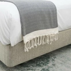 Febronie Plaid 160x250 Noir / écru 12 Febronie Plaid 160x250 Noir / écru -Maisons Du Monde Boutique plaid 160x250 noir ecru 4