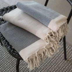 Febronie Plaid 160x250 Noir / écru 13 Febronie Plaid 160x250 Noir / écru -Maisons Du Monde Boutique plaid 160x250 noir ecru 5