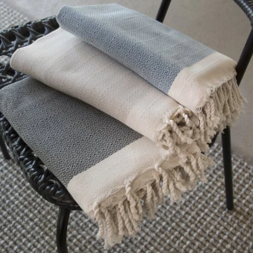 Febronie Plaid 160x250 Noir / écru 8 Febronie Plaid 160x250 Noir / écru – Image 6