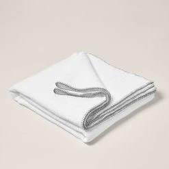 Madura Plaid 240x260 Cm Blanc Et Feston Noir 9 Madura Plaid 240x260 Cm Blanc Et Feston Noir -Maisons Du Monde Boutique plaid 240x260 cm blanc et feston noir 1