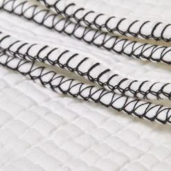 Madura Plaid 240x260 Cm Blanc Et Feston Noir 11 Madura Plaid 240x260 Cm Blanc Et Feston Noir -Maisons Du Monde Boutique plaid 240x260 cm blanc et feston noir 3