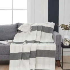 Sensei Maison Plaid à Franges Chaud Framboise 130x170 Cm -Maisons Du Monde Boutique plaid a franges chaud anthracite 130x170 cm polaris