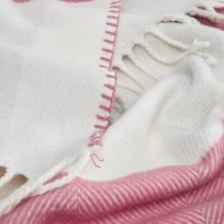 Sensei Maison Plaid à Franges Chaud Framboise 130x170 Cm -Maisons Du Monde Boutique plaid a franges chaud framboise 130x170 cm 2