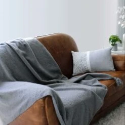 Home Maison Plaid à Pompons Aspect Mohair Polyester Ecru 150 X 125 -Maisons Du Monde Boutique plaid a pompons aspect mohair polyester gris 150 x 125