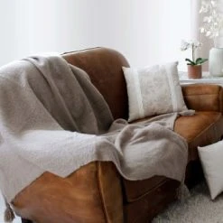 Home Maison Plaid à Pompons Aspect Mohair Polyester Ecru 150 X 125 -Maisons Du Monde Boutique plaid a pompons aspect mohair polyester naturel 150 x 125