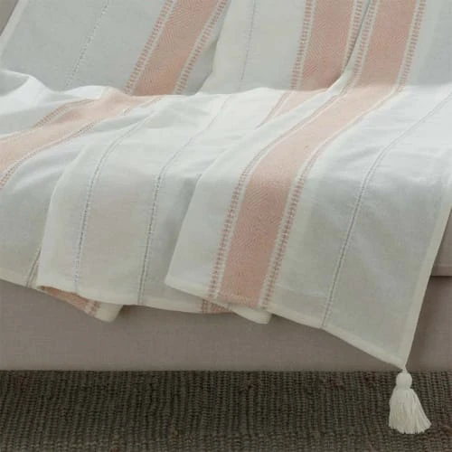 Douceur D'Intérieur Plaid à Pompons Coton Rose 125x150cm 5 Douceur D'Intérieur Plaid à Pompons Coton Rose 125x150cm – Image 3