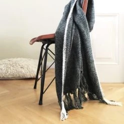 Malagoon Plaid Vert Olive 125x150 -Maisons Du Monde Boutique plaid charbon de bois 125x150 melee