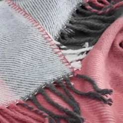 Sensei Maison Plaid Chaud Avec Franges Framboise 130x170 Cm -Maisons Du Monde Boutique plaid chaud avec franges framboise 130x170 cm 2