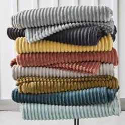 TODAY Plaid Cotelé Uni En Polyester Bronze 150X200 Cm 11 TODAY Plaid Cotelé Uni En Polyester Bronze 150X200 Cm -Maisons Du Monde Boutique plaid cotele uni en polyester bronze 150x200 cm 3