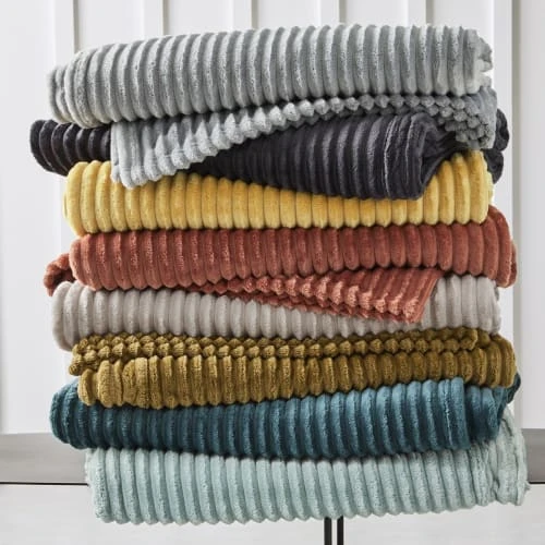 TODAY Plaid Cotelé Uni En Polyester Bronze 150X200 Cm 6 TODAY Plaid Cotelé Uni En Polyester Bronze 150X200 Cm – Image 4