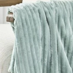 TODAY Plaid Cotelé Uni En Polyester Vert 150X200 Cm -Maisons Du Monde Boutique plaid cotele uni en polyester vert 150x200 cm 2