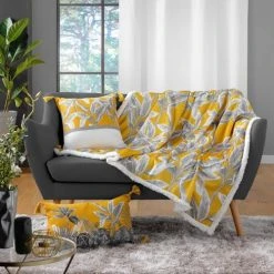 Douceur D'Intérieur Plaid Effet Velours Sherpa Jaune 125x150cm -Maisons Du Monde Boutique plaid effet velours sherpa jaune 125x150cm 2