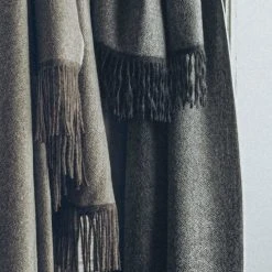 Alexandre Turpault Plaid En Baby Alpaga Gris 130x200 -Maisons Du Monde Boutique plaid en baby alpaga gris 130x200 3