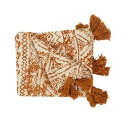 TOILINUX Plaid En Coton à Pompons 120 X 150 Cm Imprimés Ocre Et Beige -Maisons Du Monde Boutique plaid en coton a pompons 120 x 150 cm imprimes ocre et beige 3