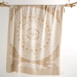 Guy Laroche Plaid En Coton Beige 130x170 -Maisons Du Monde Boutique plaid en coton beige 130x170 rosiers 1