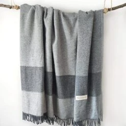 Guy Laroche Plaid En Coton Gris 130x170 -Maisons Du Monde Boutique plaid en coton gris 130x170 3