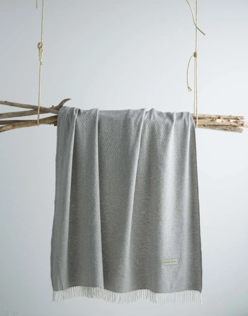 Naf Naf Plaid En Coton Gris Perle 130x170 3 Naf Naf Plaid En Coton Gris Perle 130x170