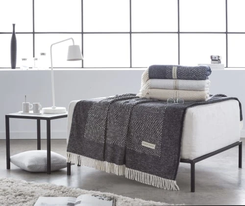 Naf Naf Plaid En Coton Gris Perle 130x170 4 Naf Naf Plaid En Coton Gris Perle 130x170 – Image 2