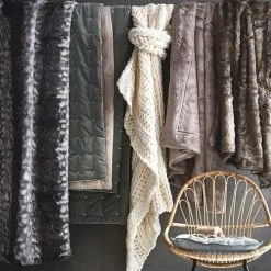 Maisons Du Monde Plaid En Fausse Fourrure Gris 150 X 180 Cm SWART -Maisons Du Monde Boutique plaid en fausse fourrure gris 150 x 180 cm swart 1000 4 24 147870 11