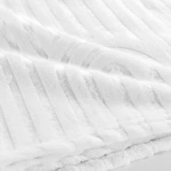 Home Maison Plaid En Flanelle à Relief Polyester Blanc 150 X 125 -Maisons Du Monde Boutique plaid en flanelle a relief polyester blanc 150 x 125 3