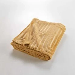 Home Maison Plaid En Flanelle à Relief Polyester Camel 150 X 125 -Maisons Du Monde Boutique plaid en flanelle a relief polyester camel 150 x 125 1