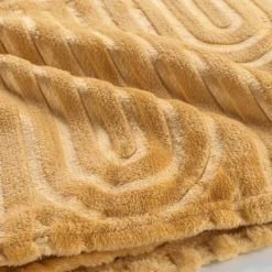 Home Maison Plaid En Flanelle à Relief Polyester Camel 150 X 125 -Maisons Du Monde Boutique plaid en flanelle a relief polyester camel 150 x 125 2