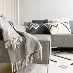 Malagoon Plaid En Laine Recyclée Double Face Violet Magique 131x170 12 Malagoon Plaid En Laine Recyclée Double Face Violet Magique 131x170 -Maisons Du Monde Boutique plaid en laine recyclee a structure grise naturelle 131x170 recycled