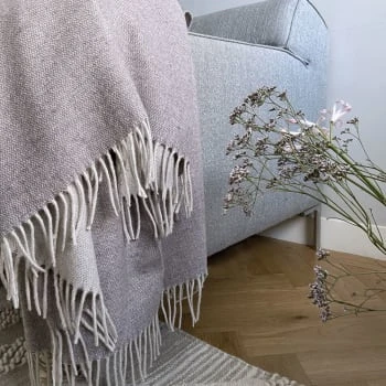 Malagoon Plaid En Laine Recyclée Double Face Violet Magique 131x170 8 Malagoon Plaid En Laine Recyclée Double Face Violet Magique 131x170 – Image 6