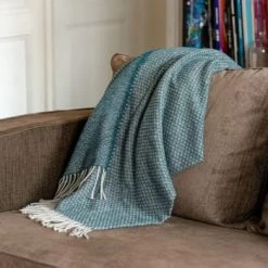 Toison D'or Plaid En Mélange De Matière Laine Ivoire 170 X 130 -Maisons Du Monde Boutique plaid en melange de matiere laine bleu paon 170 x 130