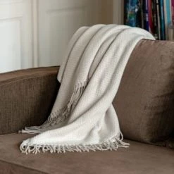 Toison D'or Plaid En Mélange De Matière Laine Ivoire 170 X 130 -Maisons Du Monde Boutique plaid en melange de matiere laine ivoire 170 x 130 2