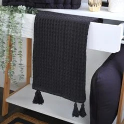 Home Maison Plaid En Nid D'abeille à Pompons Coton Naturel 150 X 125 -Maisons Du Monde Boutique plaid en nid d abeille a pompons coton carbone 150 x 125