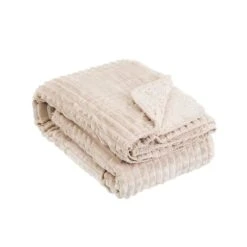 LolaHome Plaid Flanelle Et Fausse Fourrure Sherpa Beige 125x150cm -Maisons Du Monde Boutique plaid flanelle et fausse fourrure sherpa beige 125x150cm 1