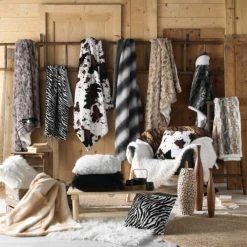 Douceur D'Intérieur Plaid Imitation Fourrure Sherpa 125x150cm -Maisons Du Monde Boutique plaid imitation fourrure sherpa 125x150cm 3