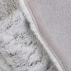 TOILINUX Plaid Imitation Fourrure Xxl 140x200cm Gris -Maisons Du Monde Boutique plaid imitation fourrure xxl 140x200cm gris 2