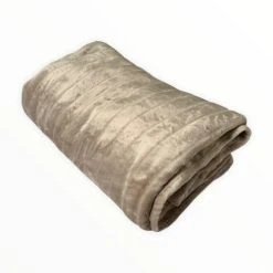 Le Comptoir De La Plage Plaid Polaire à Rayure Ciselée Imitation "fourrure" Beige 130x170cm -Maisons Du Monde Boutique plaid polaire a rayure ciselee imitation fourrure beige 130x170cm 1