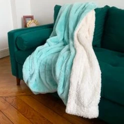 Le Comptoir De La Plage Plaid Polaire Doublé Imitation "Lapin" Rose 130x170cm -Maisons Du Monde Boutique plaid polaire double imitation lapin aqua 130x170cm lapin