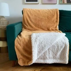 Le Comptoir De La Plage Plaid Polaire Doublé Imitation "Lapin" Caramel 130x170cm -Maisons Du Monde Boutique plaid polaire double imitation lapin caramel 130x170cm 2