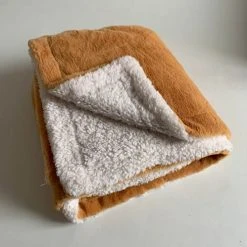 Le Comptoir De La Plage Plaid Polaire Doublé Imitation "Lapin" Caramel 130x170cm -Maisons Du Monde Boutique plaid polaire double imitation lapin caramel 130x170cm 4